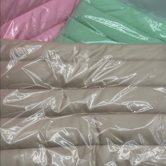 Quilted Puffer Laptop Sleeves in Mint, Pink, and Beige New - Picture 3 of 6